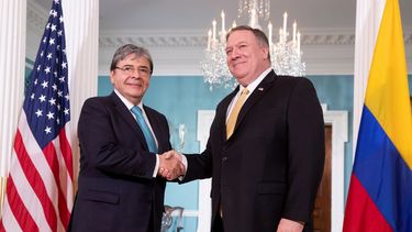 El secretario de Estado de Estados Unidos, Mike Pompeo, se reúne con el ministro colombiano de Exteriores, Carlos Holmes Trujillo, en el Departamento de Estado en Washington D.C 