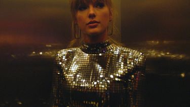 Hace unos d&iacute;as Taylor Swift ayud&oacute; a&nbsp;una tienda de discos en Nashville, la cual se vio en la obligaci&oacute;n de cerrar por la pandemia de la Covid-19.&nbsp;