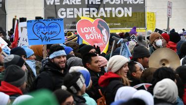 Manifestantes en contra del aborto frente a la Corte Suprema en Washiington.