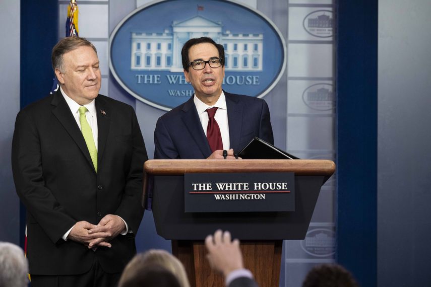 El secretario de Estado Mike Pompeo y del Tesoro, Steven Mnuchin, en una conferencia de prensa en la Casa Blanca.