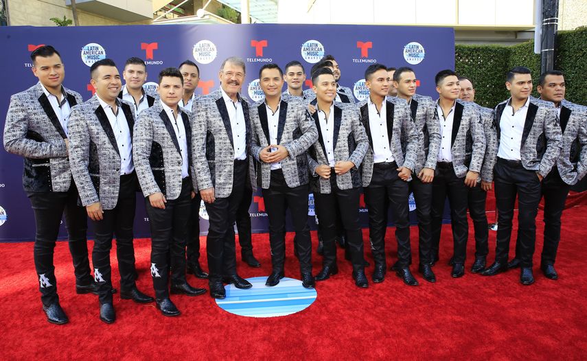 La Arrolladora Banda El Limón dijo presente en el evento.