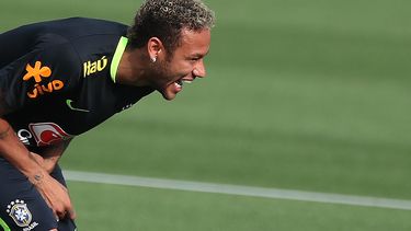 un bar de rio de janeiro invitara a una copa con cada caida de neymar