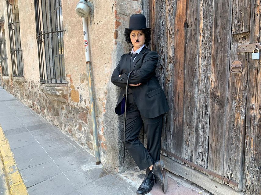 Karina Monroy, desde México, viajó en el tiempo para revivir al actor Charlie Chaplin.