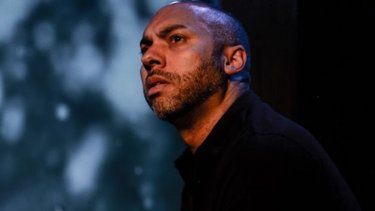 En Foro, todos los personajes viven por distintas razones fuera de Cuba, menos el premiado escritor.
