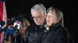 Mario y Miriam de la Peña, padres de Mario de la Peña, una de las víctimas del derribo de las avionetas de Hermanos al Rescate. Mario y Miriam de la Peña, padres de Mario de la Peña, una de las víctimas del derribo de las avionetas de Hermanos al Rescate.