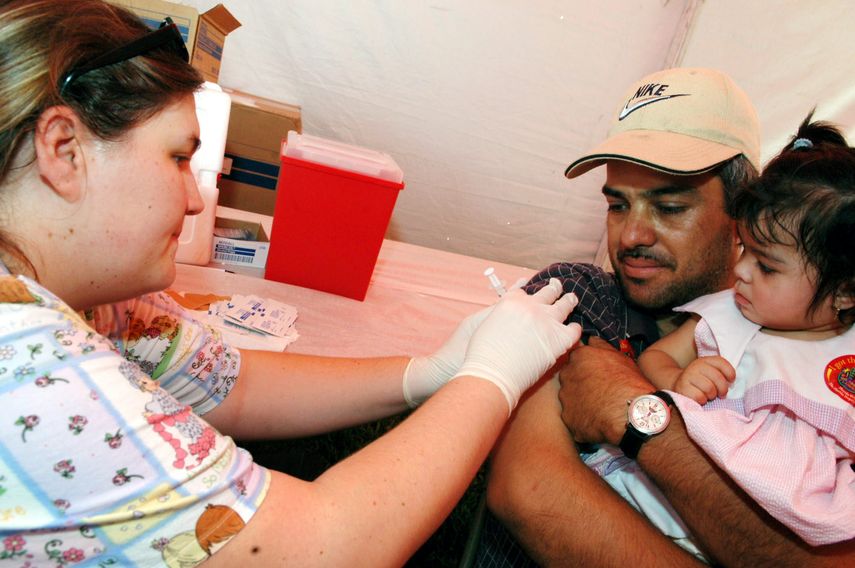 La vacuna contra la gripe es una de las medidas de prevención que recomienda el Departamento de Salud.