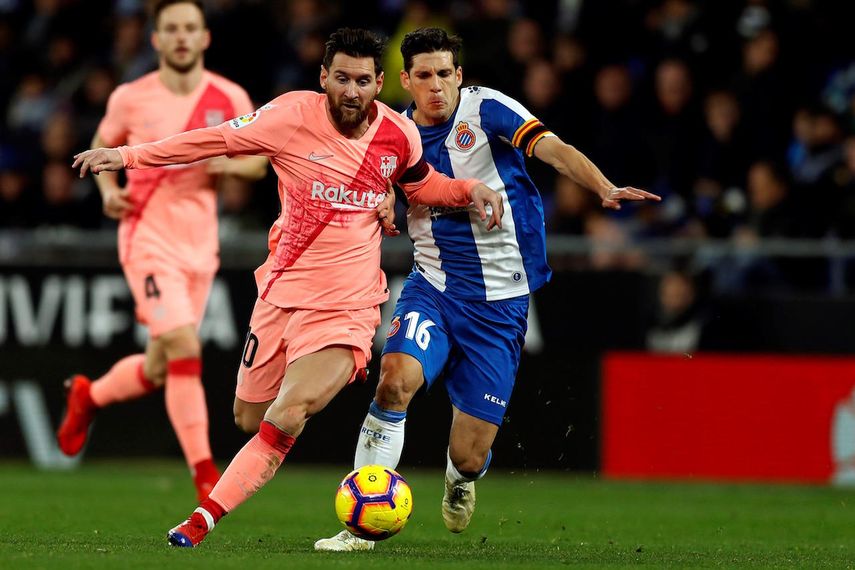Messi se lució con un par de golazos de tiro libre para encaminar la victoria del cuadro azulgrana.