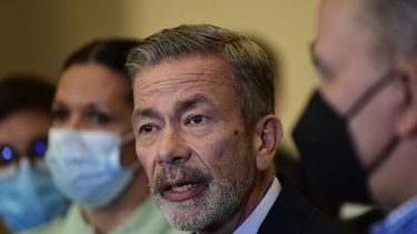 El jefe de la delegación de la oposición venezolana, Gerardo Blyde Pérez, habla con la prensa en el hotel donde se desarrollan las negociaciones entre el gobierno venezolano y la oposición en la Ciudad de México, el 6 de septiembre de 2021.&nbsp;