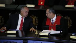 El presidente del Tribunal Supremo de Justicia del r&eacute;gimen de Maduro, Maikell Moreno (d) y Diosdado Cabello, presidente de la Asamblea Nacional Constituyente, fueron dos de los sancionados.