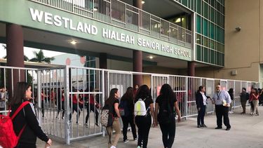 Miami-Dade cuenta con más de 470 escuelas públicas.