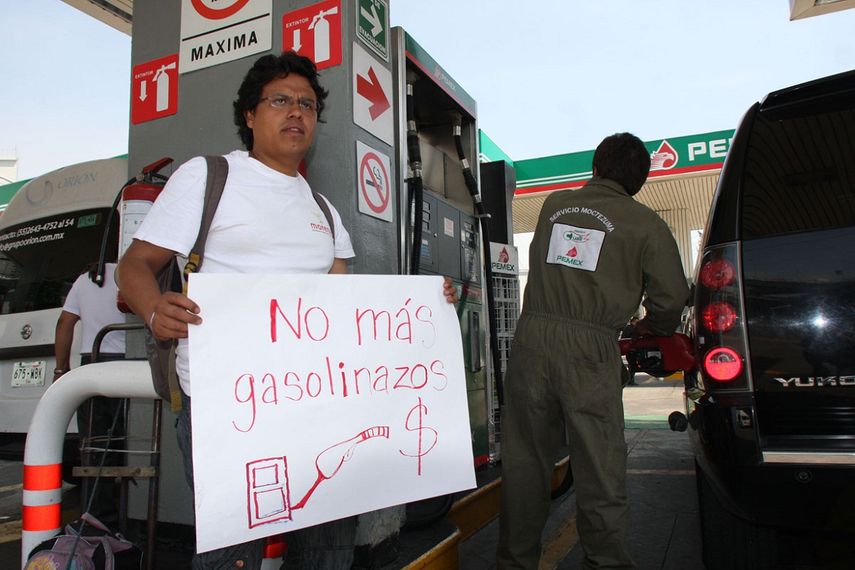 Los manifestantes exigen suspender el aumento del combustible.