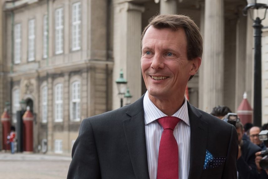 Esta foto de archivo tomada el 28 de agosto de 2018 muestra al Pr&iacute;ncipe Joaqu&iacute;n de Dinamarca llegando al Castillo de Amalienborg en el centro de Copenhague.&nbsp;