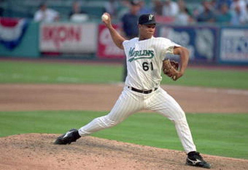 Hernández tuvo momentos brillantes con el uniforme de los Marlins, donde ganó el anillo de campeón. (ARCHIVO)