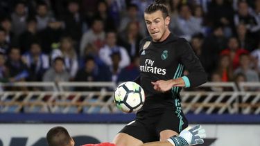 Gareth Bale supera la salida del arquero Rulli para marcar el tercer gol del Real Madrid ante la&nbsp;Real&nbsp;Sociedad.
