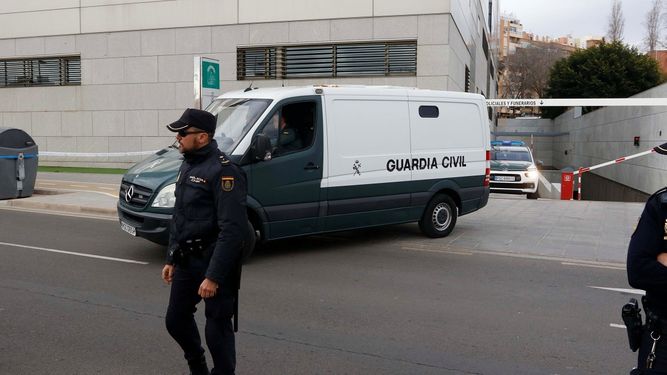 Un furgón policial traslada a Ana Julia Quezada, la autora confesa de la muerte del niño&nbsp;Gabriel&nbsp;Cruz, a la prisión de El Acebuche.&nbsp;