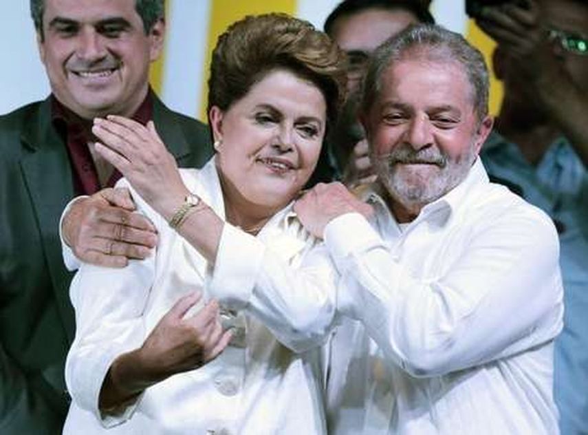 Dilma Rousseff y su padrino político Luiz Inacio Lula da Silva se han visto ambos implicados en las acusaciones de corrupción gubernamental en Brasil.
