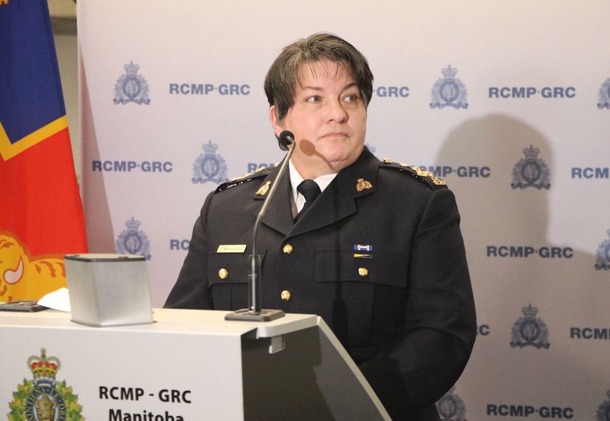 La comisionada adjunta de la Real Policía Montada de Canadá, en Manitoba, Jane MacLatchy, da una conferencia de prensa el jueves 20 de enero de 2022, en Winnipeg.&nbsp;