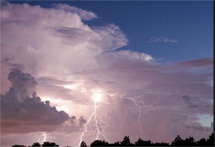 Cuatro personas han muerto en Florida por impacto de rayos en 2014. Foto: @Estacion_bcp
