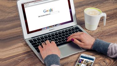 Estados Unidos cuenta con unos 300 millones de usuarios de internet en 2023, lo que representa cerca del 90% de la población del país.