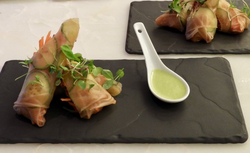 Los platos que se brindan tienen estética de nouvelle cuisine