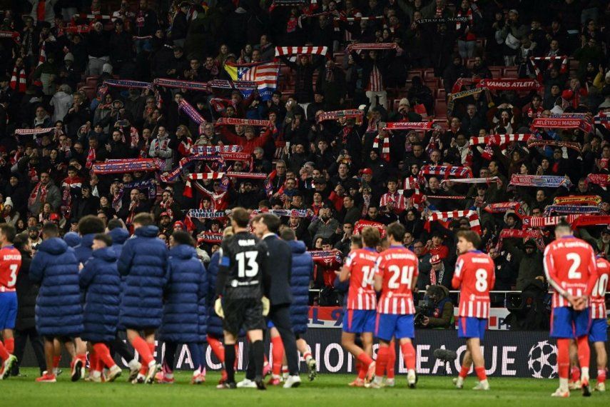 Jugadores del Atlético de Madrid tras la final de un partido de la Champions League, el 12 de marzo de 2025.