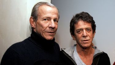 En este archivo, el fot&oacute;grafo Peter Beard, a la izquierda,&nbsp;y Lou Reed, a la derecha, asisten a la inauguraci&oacute;n de la exposici&oacute;n fotogr&aacute;fica Lou Reed NY en la Galer&iacute;a de Hermes el 19 de enero de 2006 en la ciudad de Nueva York.