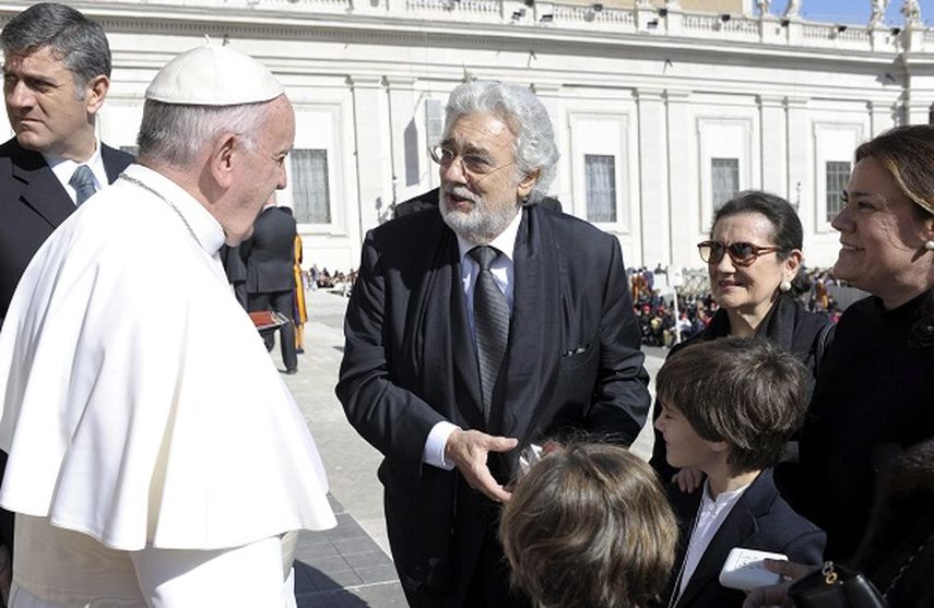 Encuentro del papa Francisco y el tenor español Plácido Domingo. (EFE)