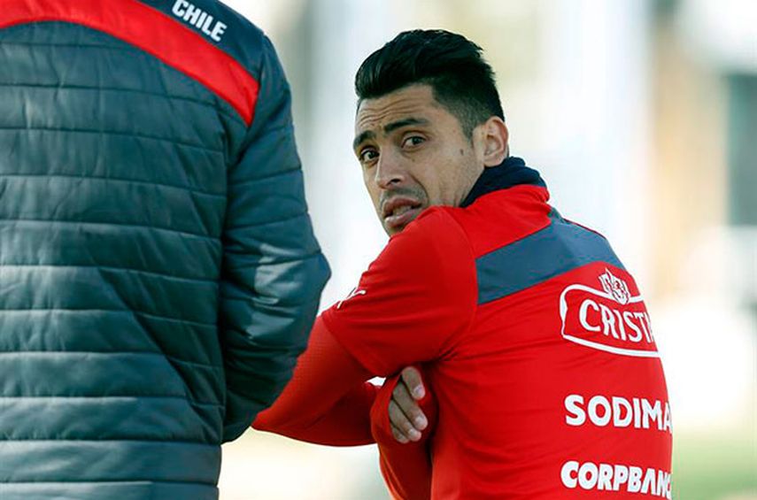 De igual forma el chileno no podrá ver acción en el resto de la Copa América. (EFE)