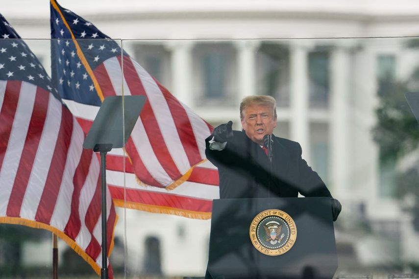 El presidente Donald Trump, habla durante una marcha de protesta por la certificación de la victoria electoral de Joe Biden en las elecciones presidenciales, el miércoles 6 de enero de 2021 en Washington, alegando que hubo fraude electoral.
