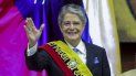 El recién juramentado presidente de Ecuador, Guillermo Lasso, saluda durante su toma de posesión en la Asamblea Nacional en Quito, el 24 de mayo de 2021. El recién juramentado presidente de Ecuador, Guillermo Lasso, saluda durante su toma de posesión en la Asamblea Nacional en Quito, el 24 de mayo de 2021.