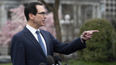 El secretario del Tesoro, Steve Mnuchin, prometió que la ayuda financiera a pequeñas empresas fluirá desde el viernes.