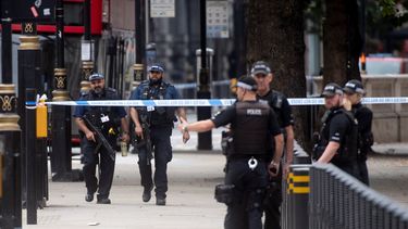 El suceso tuvo lugar sobre las 07.37 hora local (06.37 GMT), cuando un automóvil Ford Fiesta plateado atropelló a varias personas, según un comunicado divulgado por Scotland Yard