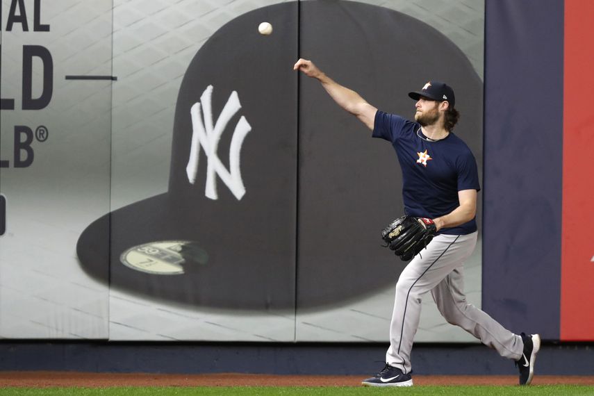 En esta foto del 14 de octubre de 2019, Gerrit Cole - entonces abridor de los Astros de Houston- practica antes del tercer juego de la Serie de Campeonato de la Liga Americana ante los Yankees de Nueva York, equipo del que fue fan&aacute;tico desde ni&ntilde;o.