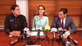Lester Toledo (izq.), coordinador internacional del plan de ayuda humanitaria, designado por Guaidó, junto a Marisol Diéguez, representante del programa de ayuda humanitaria a Venezuela en Miami, y el alcalde de esta ciudad, Francis Suárez (der.).
