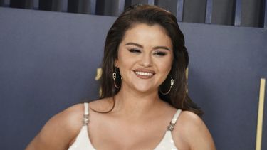 Selena Gómez llega a la 30ª edición anual de los Screen Actors Guild Awards el sábado 24 de febrero de 2024 en el Shrine Auditorium de Los Ángeles. 