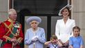 El príncipe Carlos, de izquierda a derecha, la reina Isabel II, el príncipe Luis, Catalina, la duquesa de Cambridge, y la princesa Carlota en el Balcón del Palacio de Buckingham el jueves 2 de junio de 2022 en el primero de cuatro días para celebrar el Jubileo de Platino por 70 años en el trono de la reina. 
