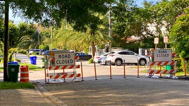 Calle cerrada en el sector de Silver Bluff.