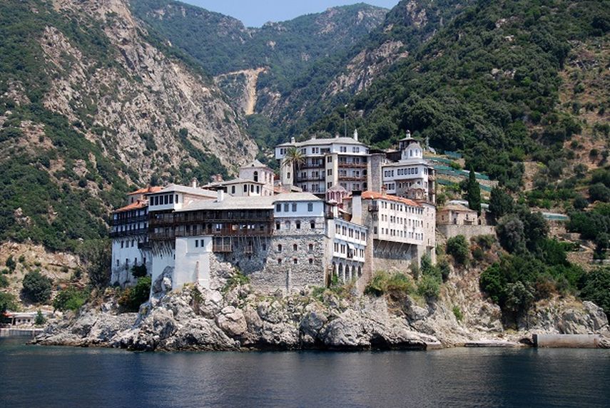 El Monasterio de Dionisio se encuentra entre las montañas de Halkidiki. (dpa)