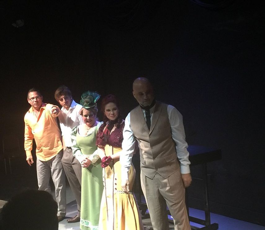 La profesión de la señora Warren se exhibe este fin de semana en la sala ArtSpoken. (FACEBOOK). 