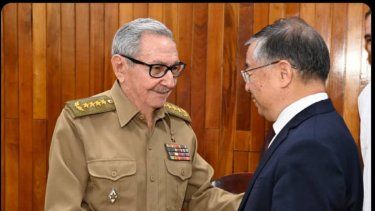 &nbsp;Raúl Castro Ruz recibió a Li Shulei, miembro del Buró Político y del Secretariado y jefe del Departamento de Propaganda del Comité Central del Partido Comunista de China.