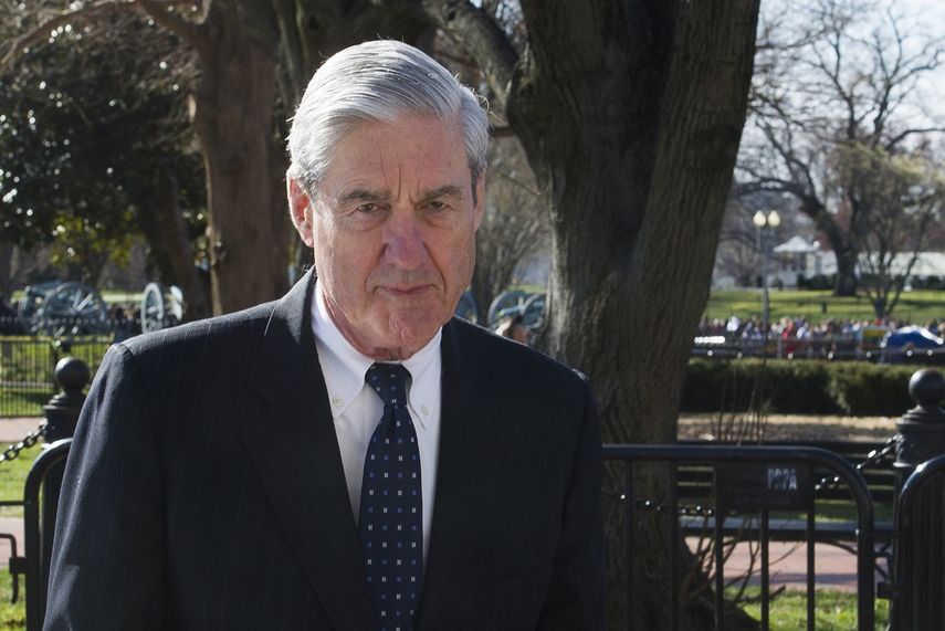 Fotografía del 24 de marzo de 2019 del entonces fiscal especial Robert Mueller frente a la Casa Blanca, en Washington.