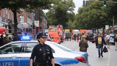 El sitio del ataque está custodiado por policías y bomberos.&nbsp;