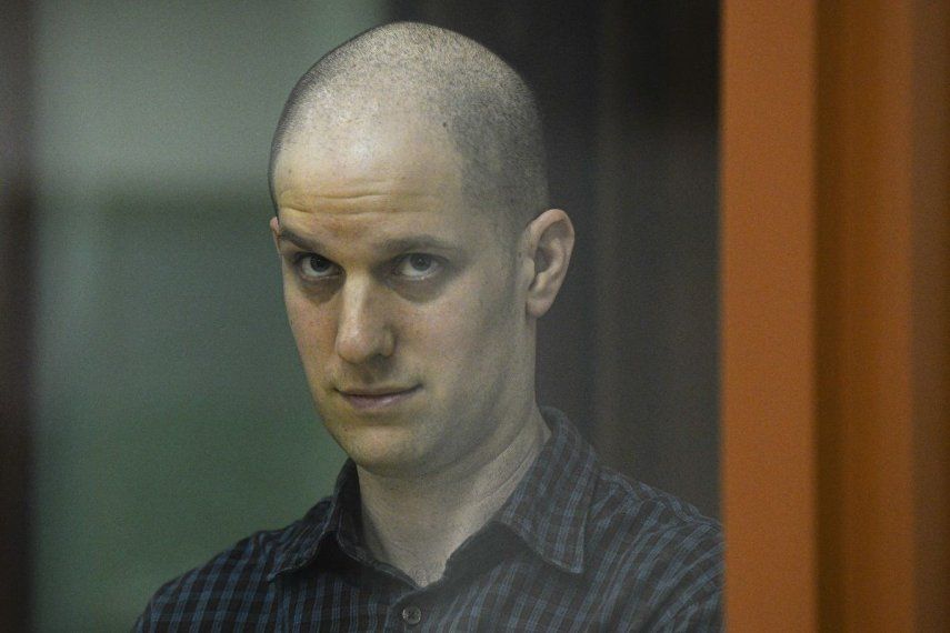 El periodista del Wall Street Journal Evan Gershkovich, comparece como acusado en un tribunal de Ekaterimburgo, Rusia, el 26 de junio de 2024.&nbsp;