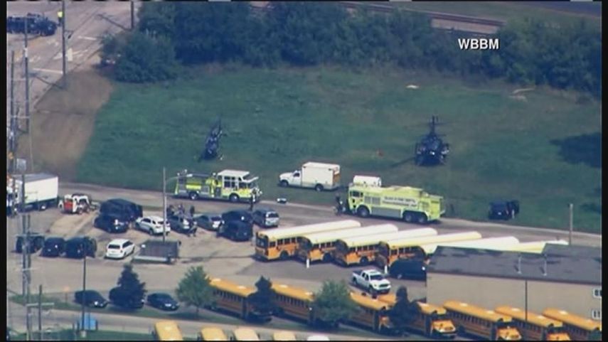 Según el diario Chicago Tribune, el policía resultó herido por los disparos y fue hallado sin su arma ni otro equipamiento. Poco después de que las autoridades dieran a conocer el incidente el agente falleció. (Captura de pantalla)