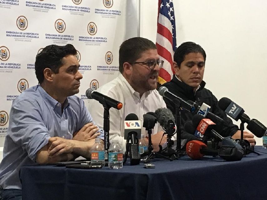 Carlos Vecchio, embajador de Venezuela ante EEUU; junto al ministro consejero Gustavo Marcano y el diputado Lester Toledo.&nbsp;