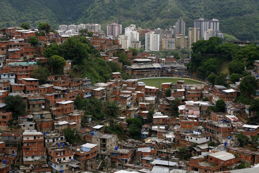 Petare es una de las zonas populares más grande de América Latina.&nbsp;