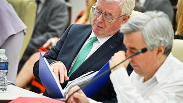 El representante especial de la Unión Europea para los Derechos Humanos, Eamon Gilmore, asiste a una reunión con el régimen de Cuba.