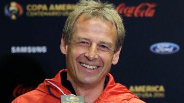 El alemán Jurgen Klinsmann, extécnico de la selección estadounidense, sonríe en una conferencia de prensa durante la Copa América Centenario, el 20 de junio de 2016, en Houston.