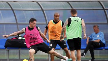 En la sesión, Tabárez sólo contó con los jugadores que no fueron titulares frente a Portugal.