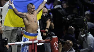 Zelenski y Klitschko felicitan a Usyk por su simbólica victoria